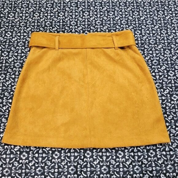 Brownā
Suedeā
Beltedā
MiniĀ Skirt - Picture 2 of 6